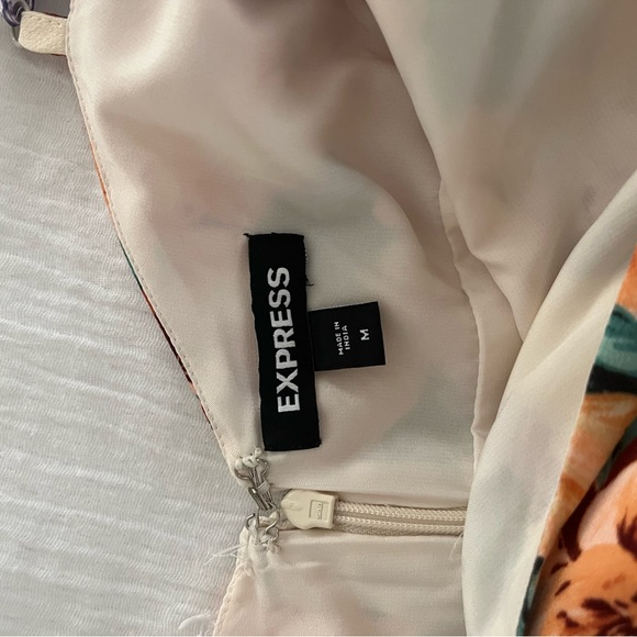 Express floral wrap dress - Picture 4 of 5